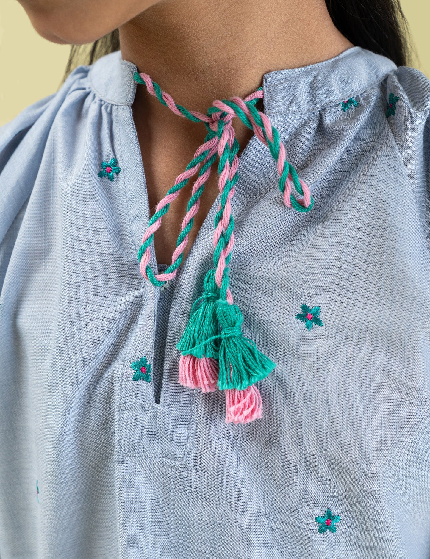 FLORAL EMBROIDERED TOP