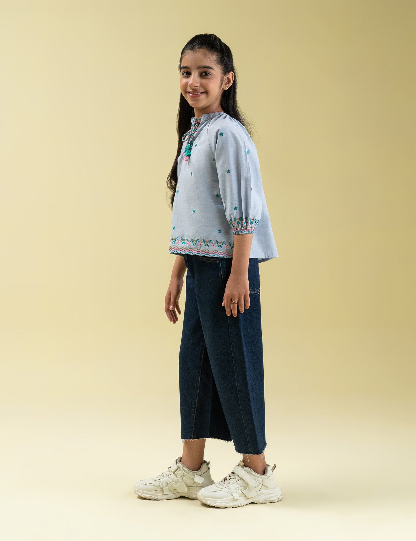 FLORAL EMBROIDERED TOP
