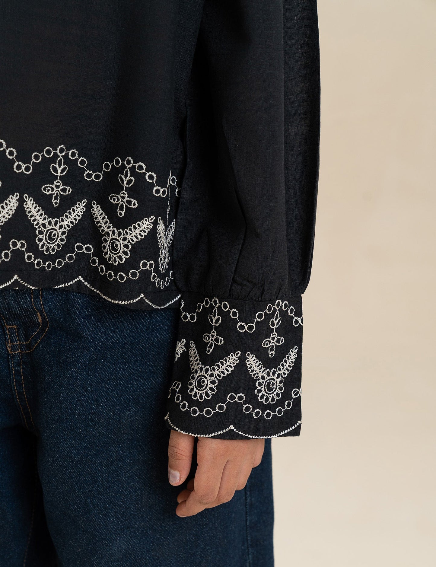 EMBROIDERED CROP TOP