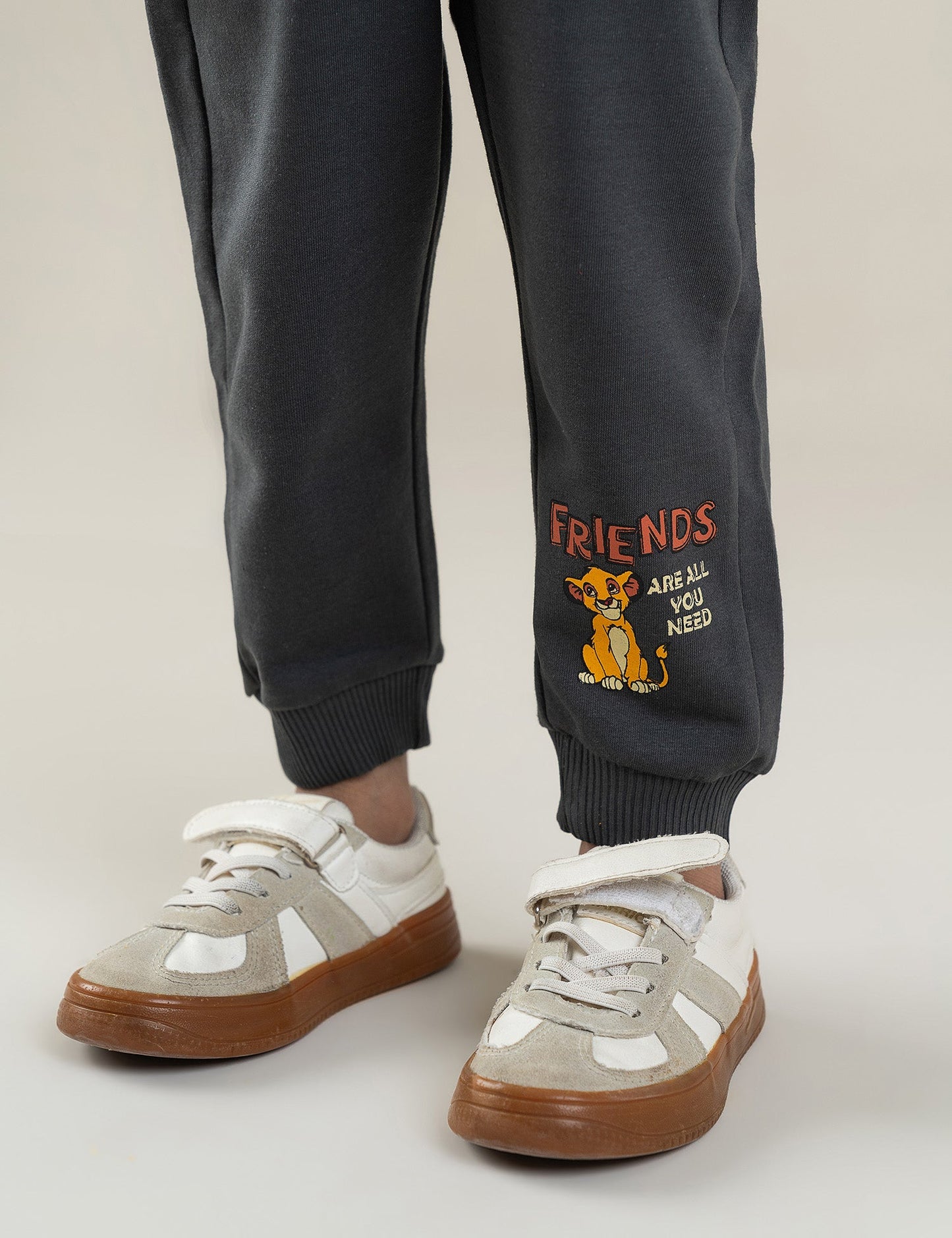 2 PIECE FRIENDS GRAPHIC SUIT