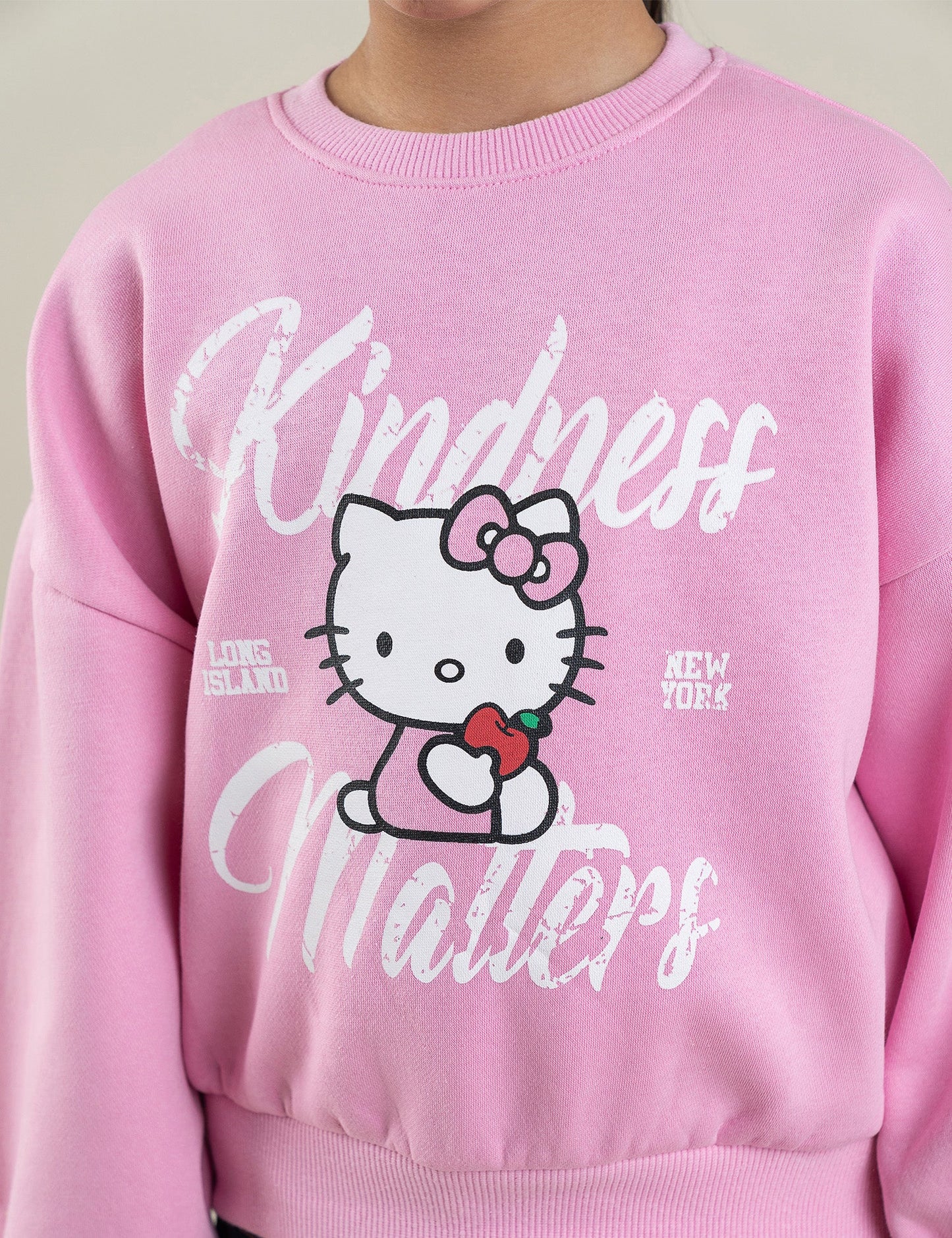 KINDNESS MATTERS GRAPHIC SWEATSHIRT