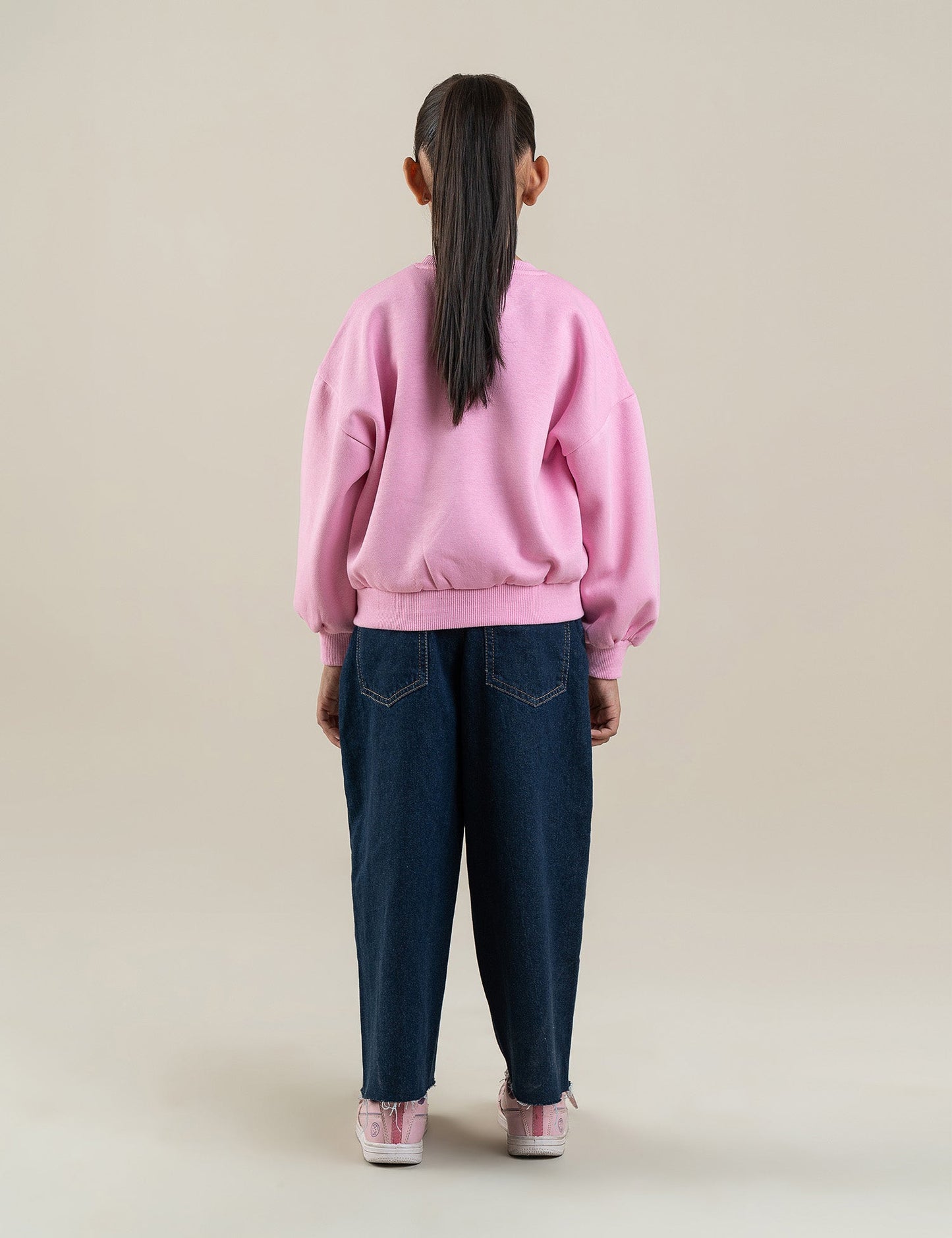 KINDNESS MATTERS GRAPHIC SWEATSHIRT