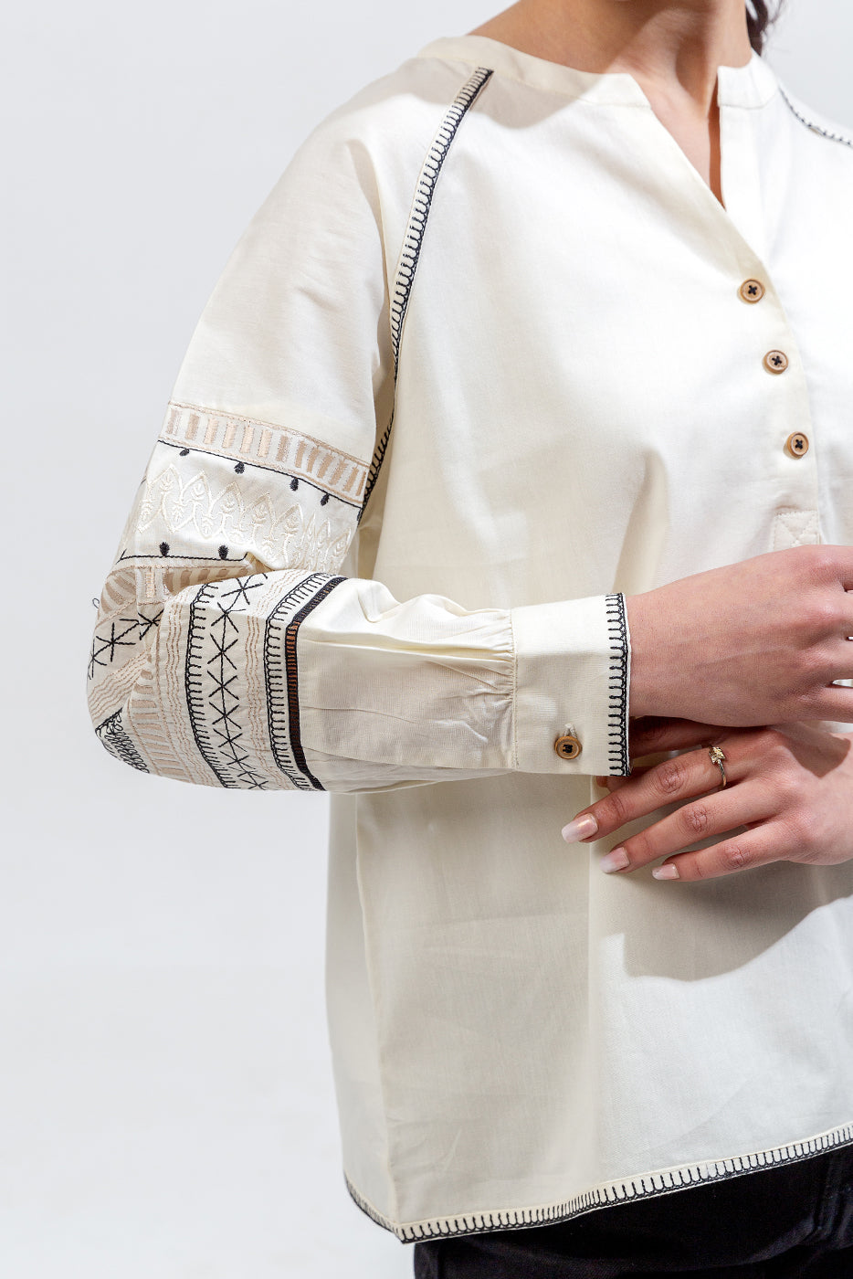 EMBROIDERED FLAT BAND SHIRT