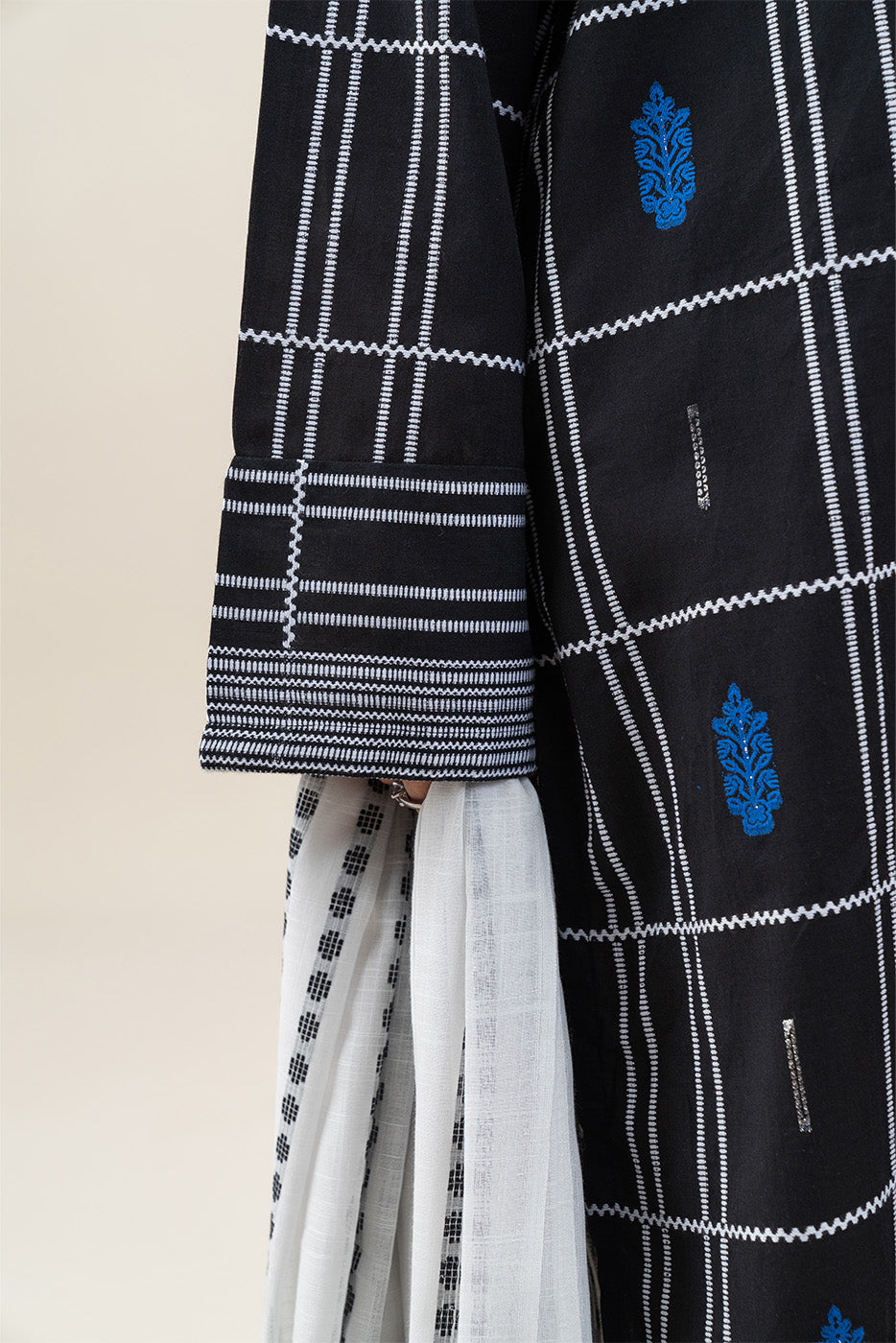 3 PIECE BASIC COMPOSED JACQUARD SUIT (PRET)