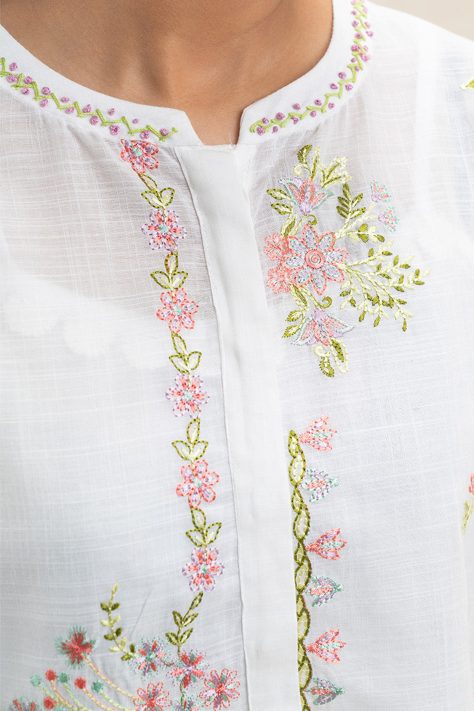 EMBROIDERED SLUB LAWN TOP (PRET)