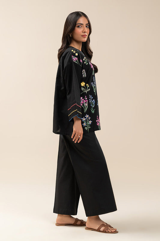 EMBROIDERED CAMBRIC TOP (PRET)