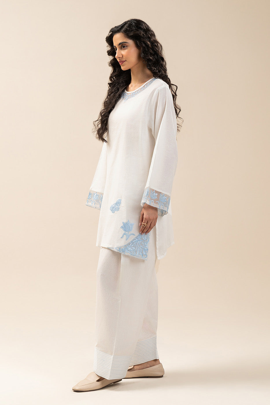 2 PIECE EMBROIDERED KARANDI TWIL SUIT (PRET)