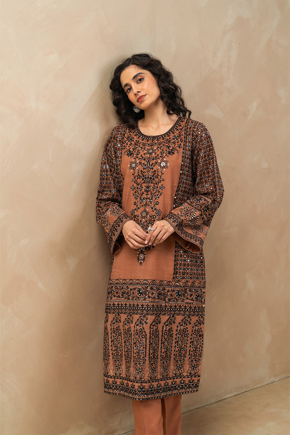 2 PIECE EMBROIDERED MONARK SUIT (LUXURY-PRET)