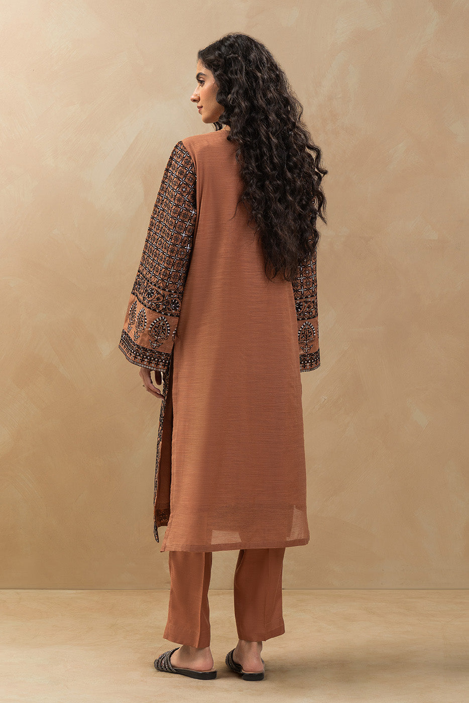 2 PIECE EMBROIDERED MONARK SUIT (LUXURY-PRET)