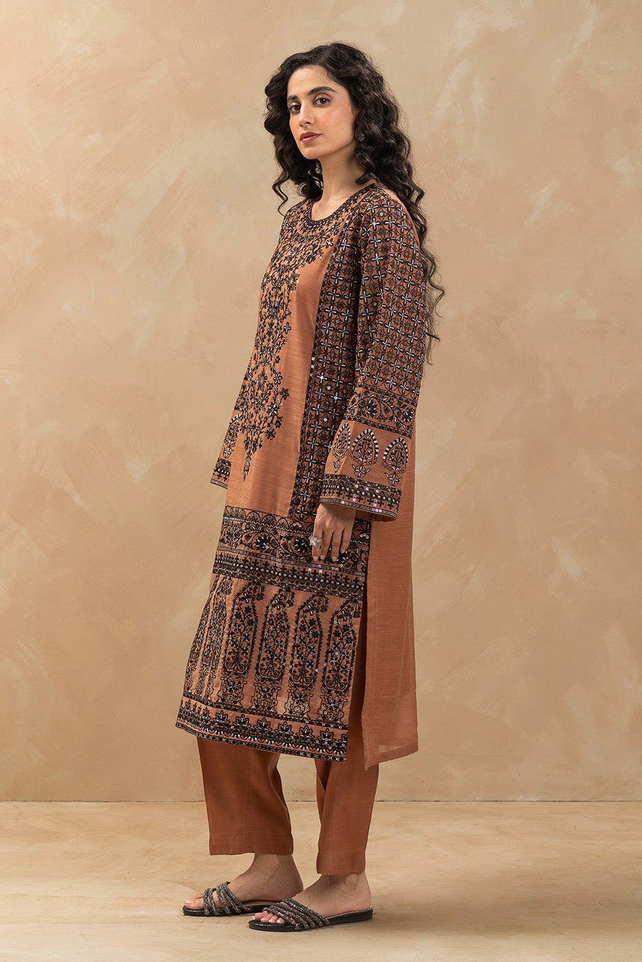 2 PIECE EMBROIDERED MONARK SUIT (LUXURY-PRET)