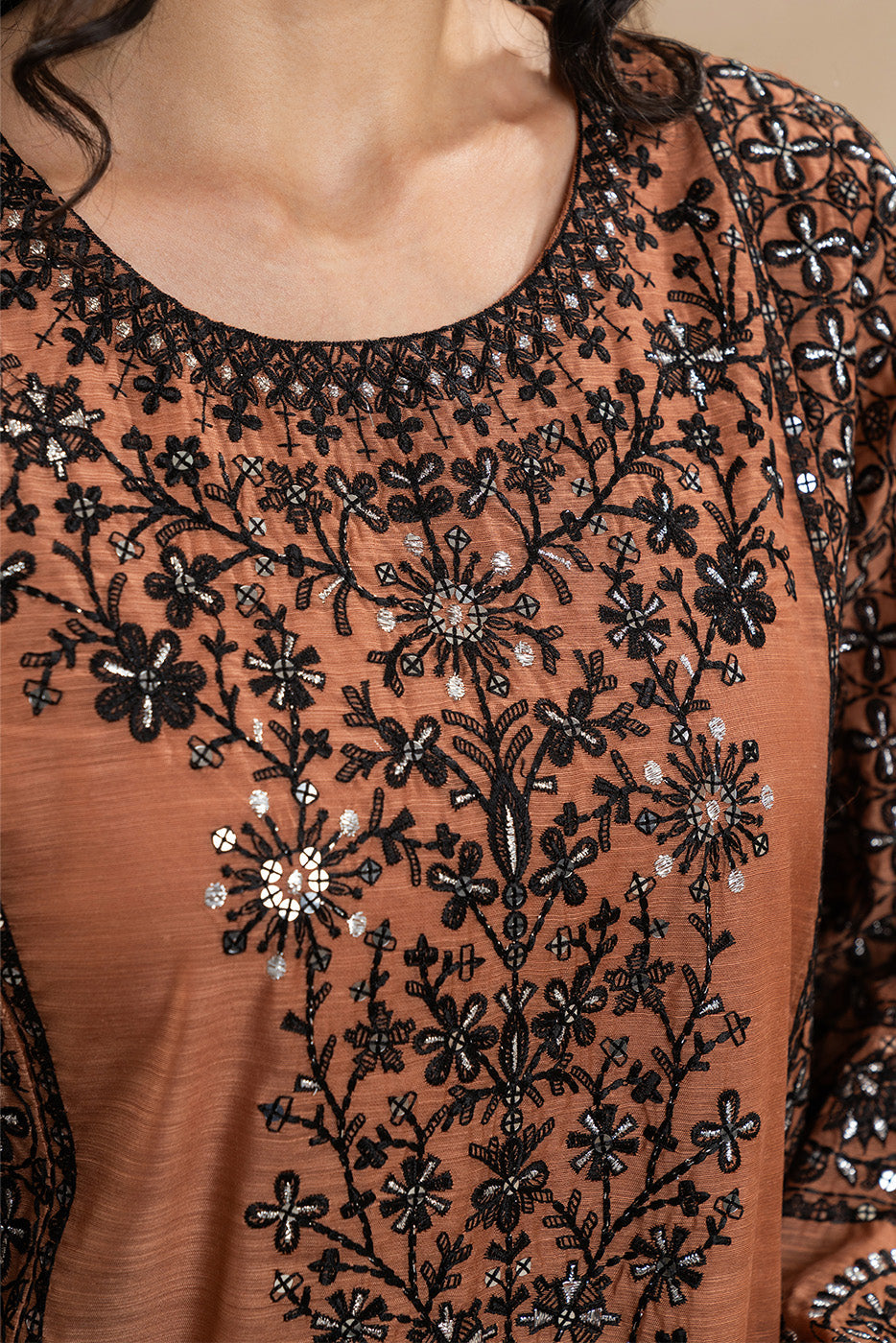 2 PIECE EMBROIDERED MONARK SUIT (LUXURY-PRET)