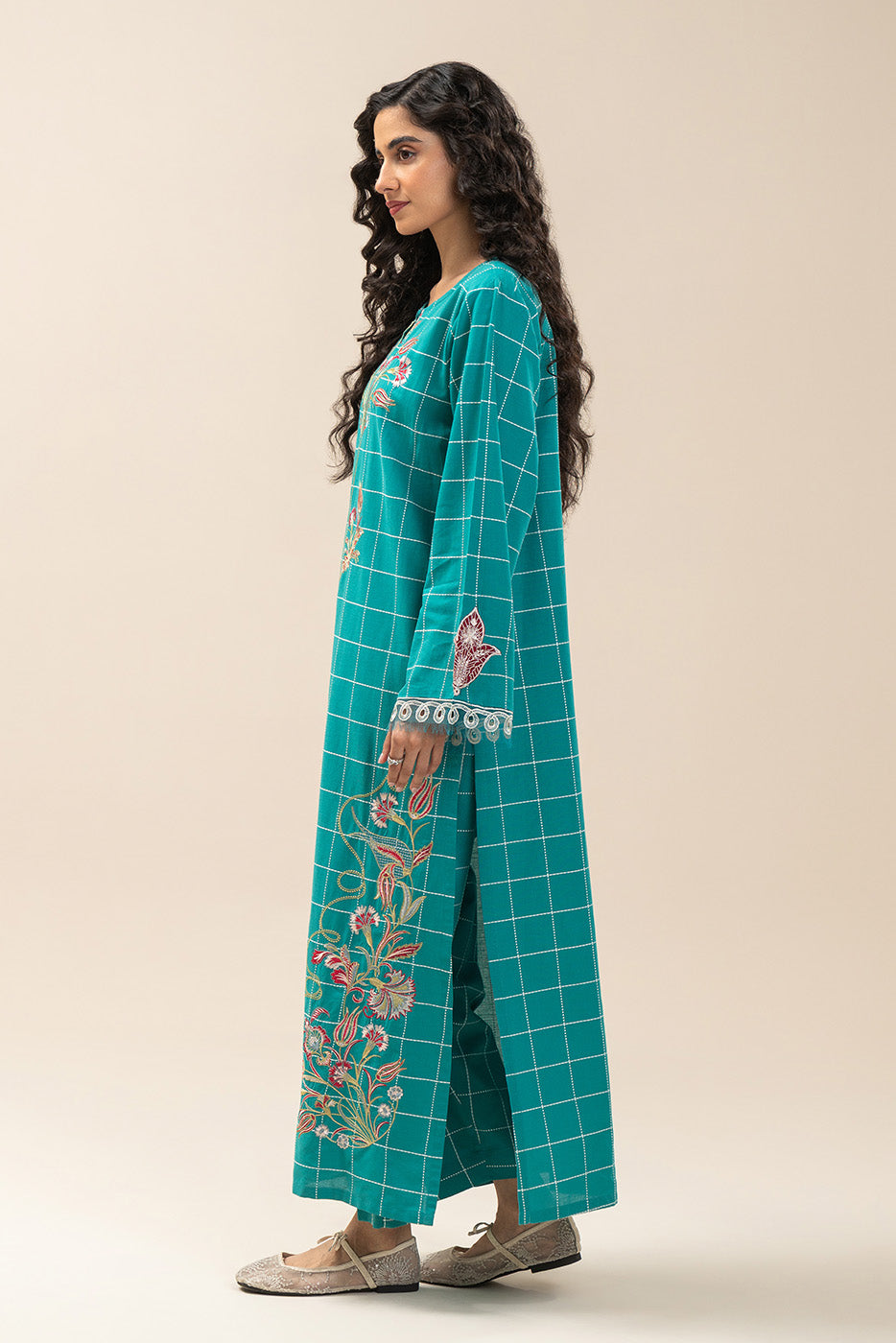 2 PIECE EMBROIDERED YARN DYED SUIT (PRET)