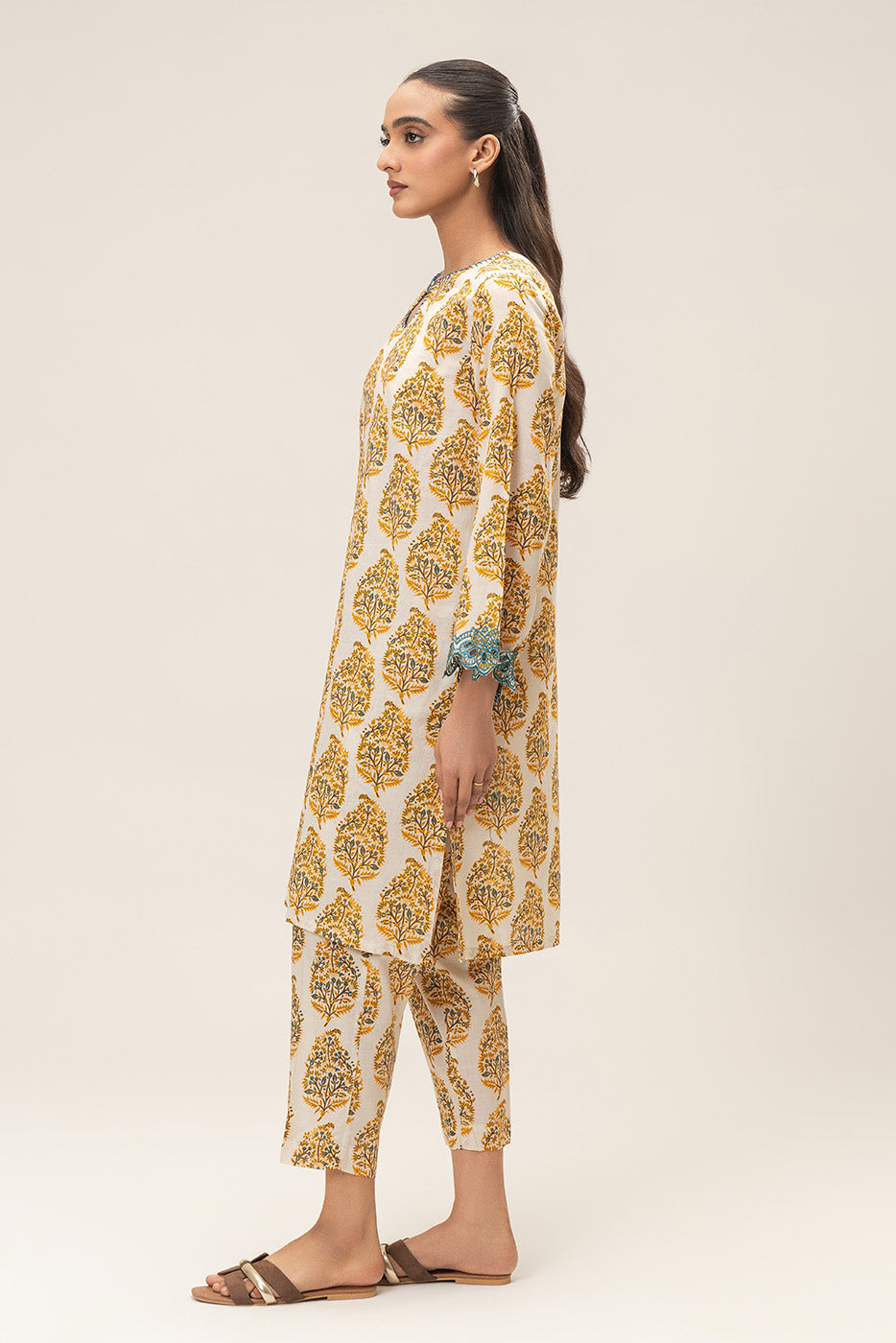 2 PIECE EMBROIDERED LAWN SUIT (PRET)