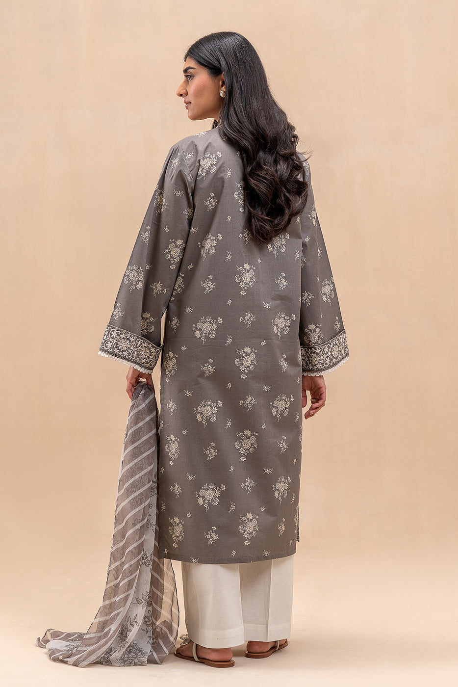 2 PIECE EMBROIDERED LAWN SUIT-GREY CHARM (UNSTITCHED)