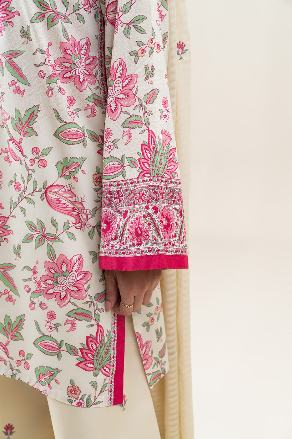3 PIECE EMBROIDERED LAWN LAWN SUIT-JACOBEAN FANTASY (UNSTITCHED)