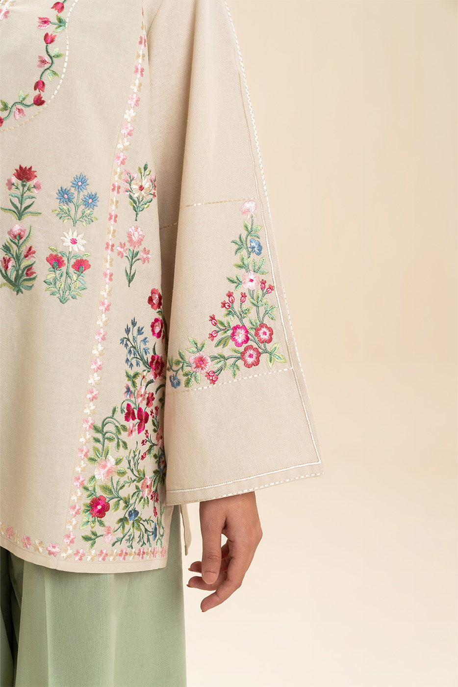 2 PIECE EMBROIDERED N/A SUIT (FLOW)
