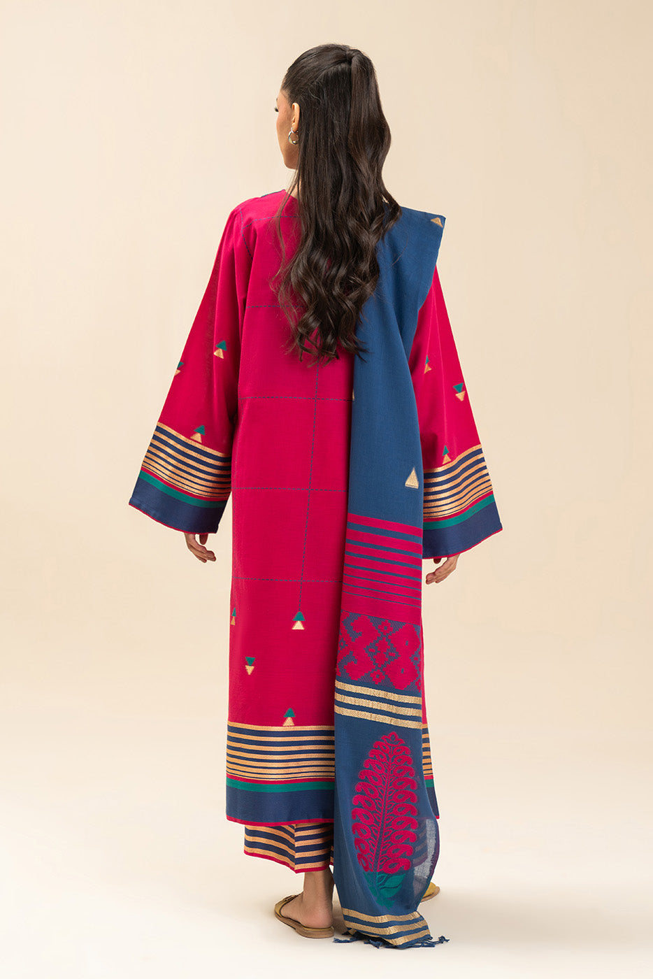 3 PIECE EMBROIDERED JACQUARD SUIT (PRET)