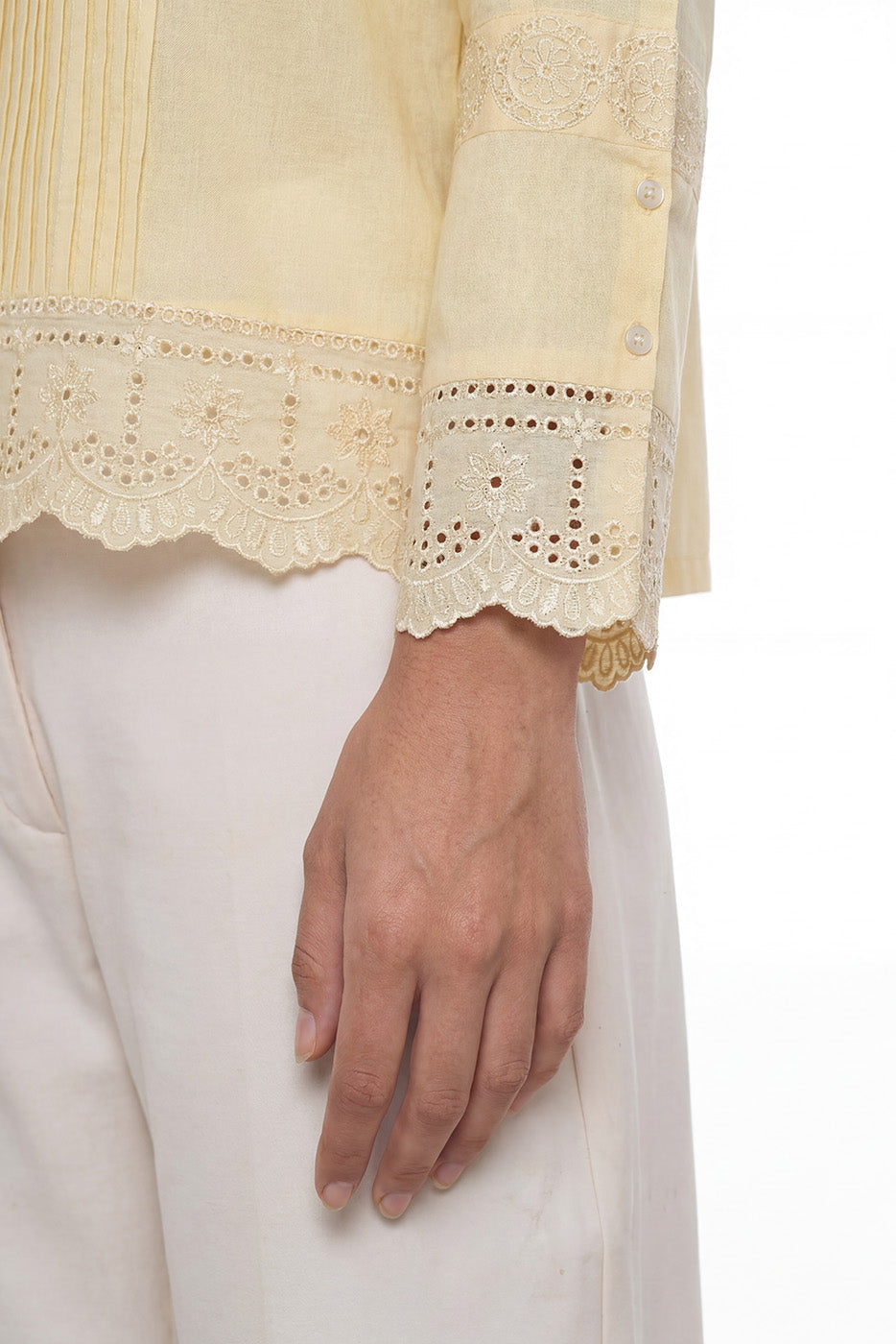 EMBROIDERED BUTTON DOWN TOP