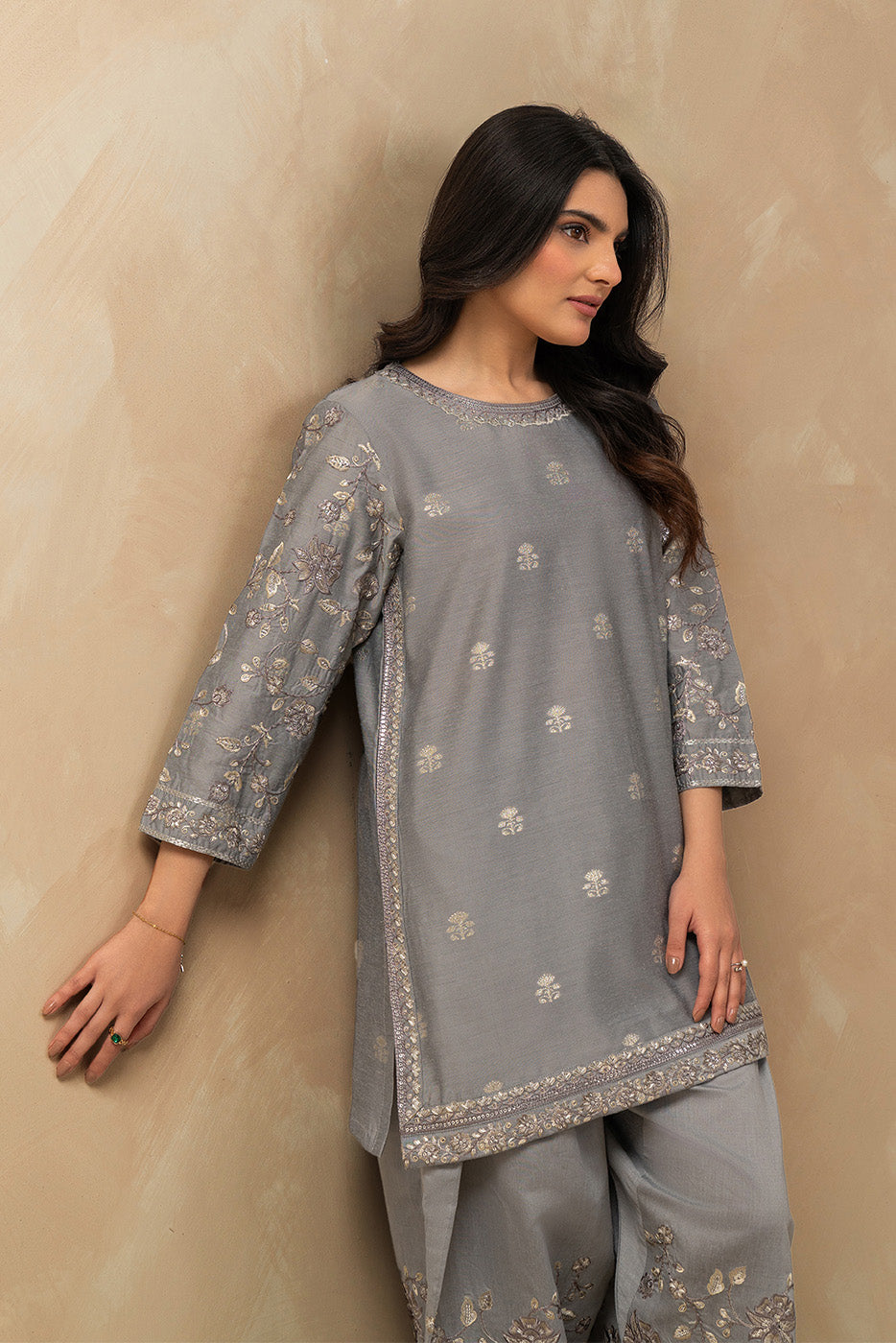 2 PIECE EMBROIDERED ZARI JACQUARD SUIT (LUXURY PRET)
