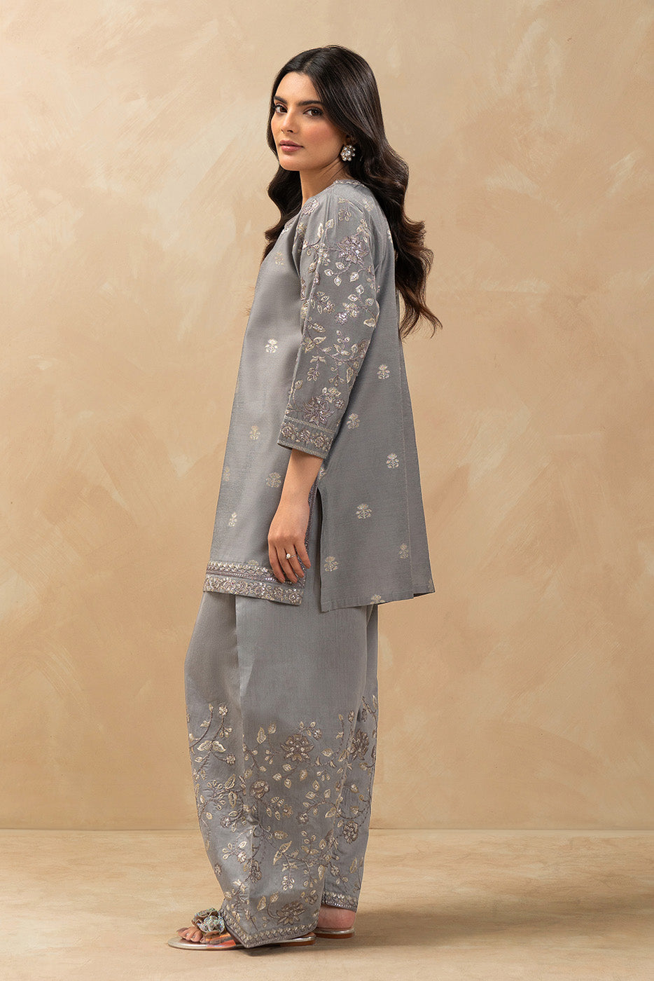 2 PIECE EMBROIDERED ZARI JACQUARD SUIT (LUXURY PRET)
