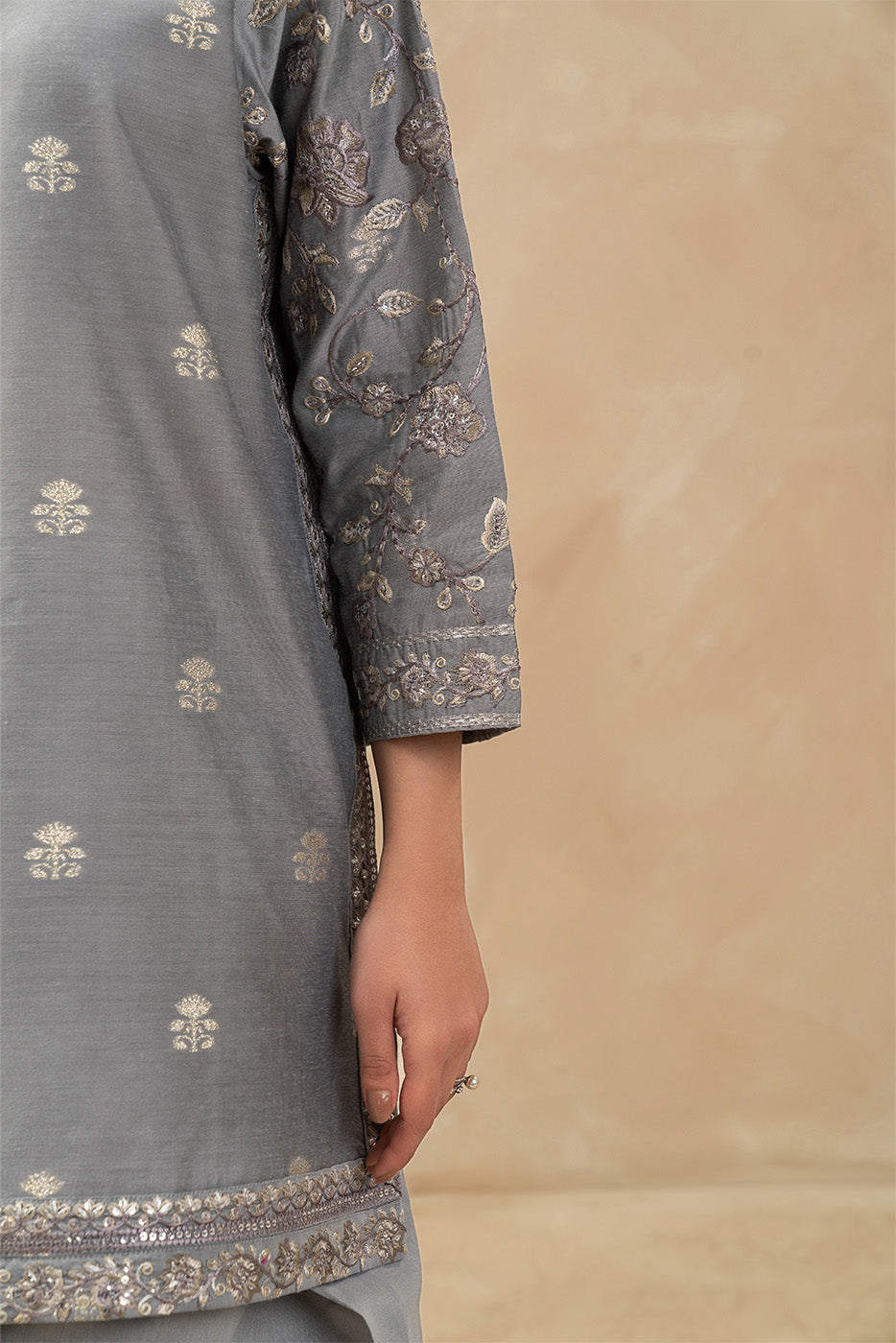 2 PIECE EMBROIDERED ZARI JACQUARD SUIT (LUXURY PRET)