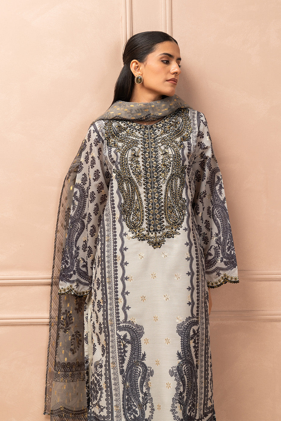 3 PIECE EMBROIDERED DIGITAL PRINTED ZARI JACQUARD SUIT (LUXURY PRET)