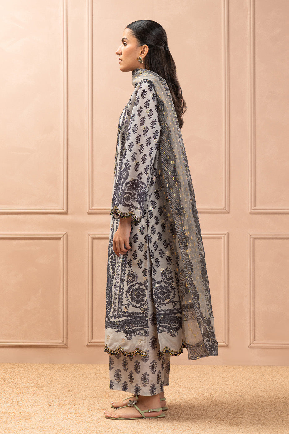 3 PIECE EMBROIDERED DIGITAL PRINTED ZARI JACQUARD SUIT (LUXURY PRET)