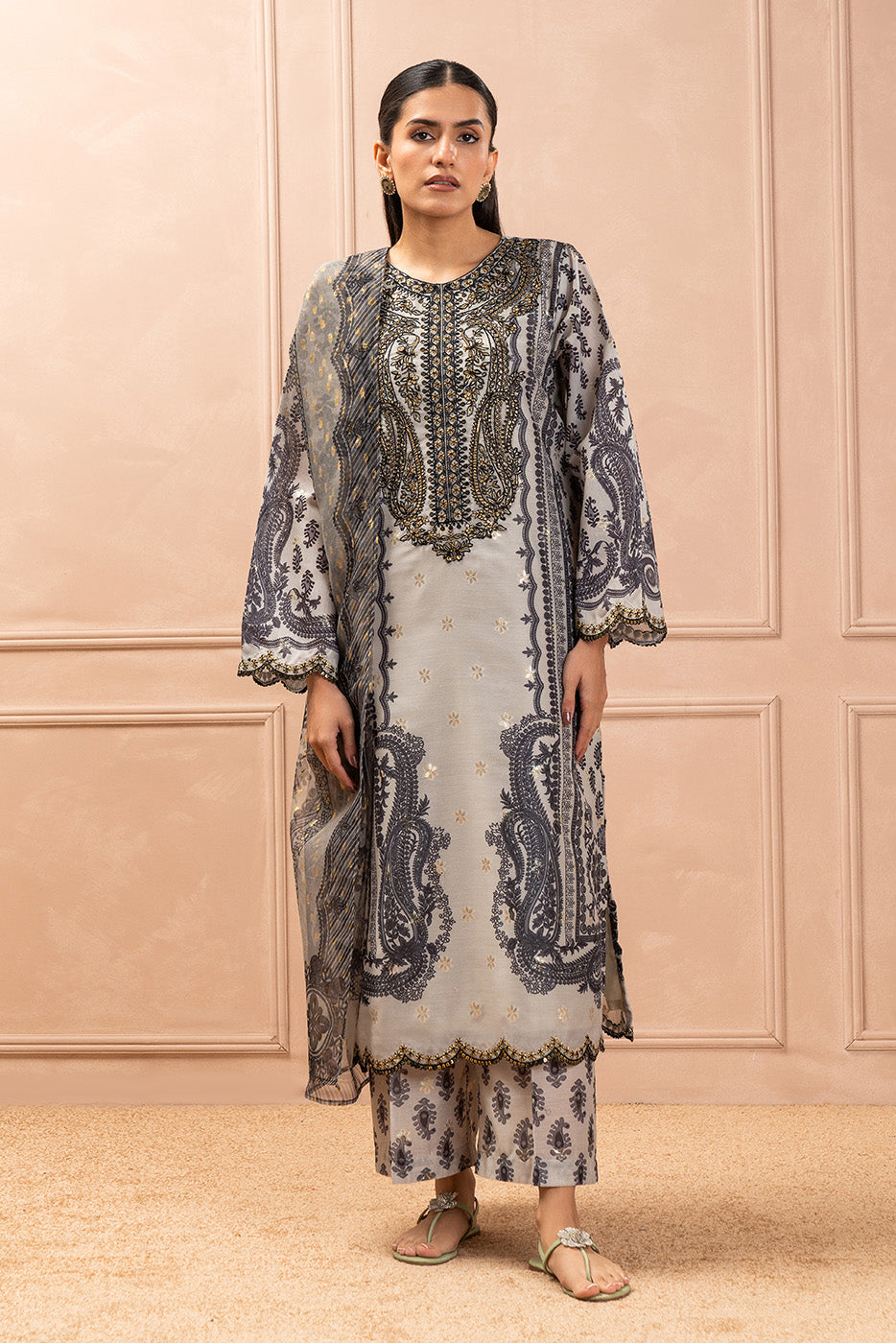 3 PIECE EMBROIDERED DIGITAL PRINTED ZARI JACQUARD SUIT (LUXURY PRET)