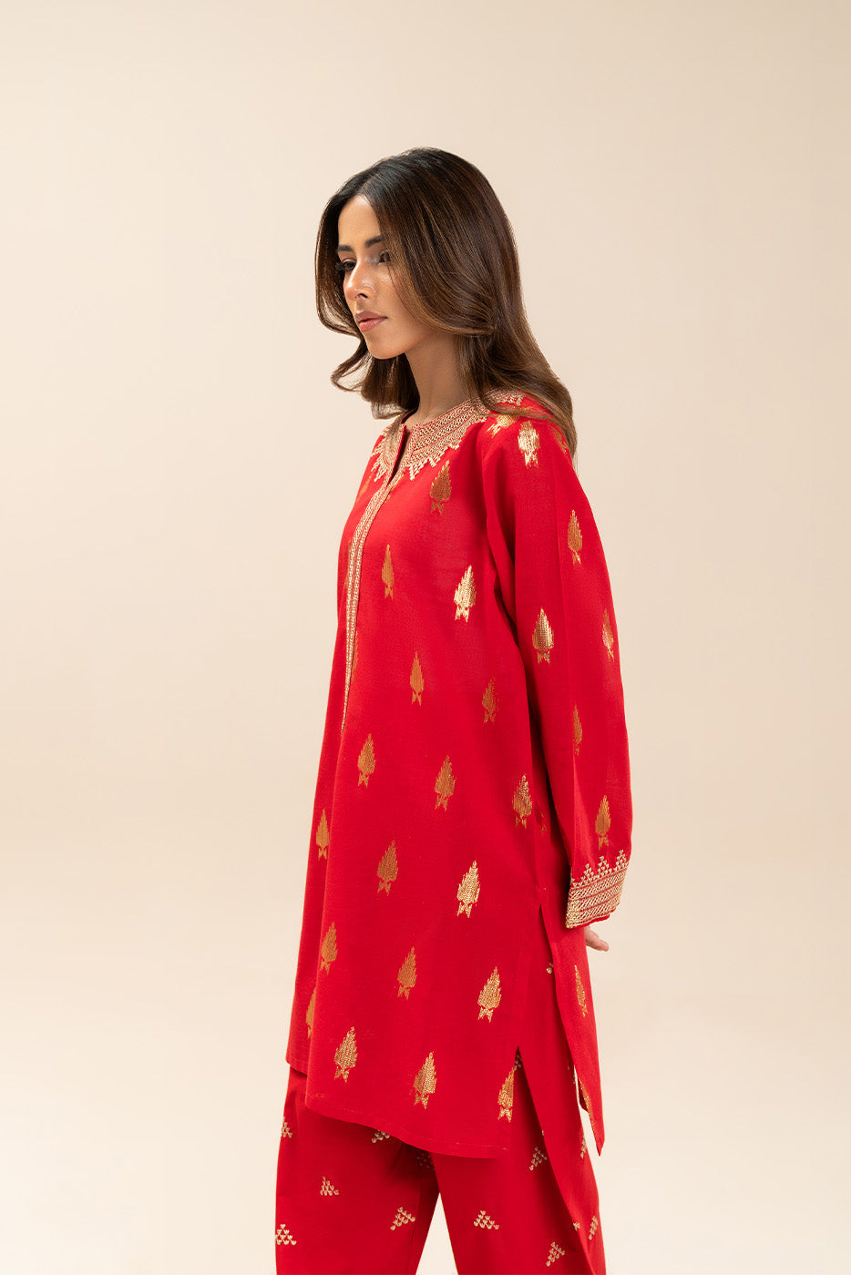 2 PIECE EMBROIDERED LUREX JACQUARD SUIT (PRET)