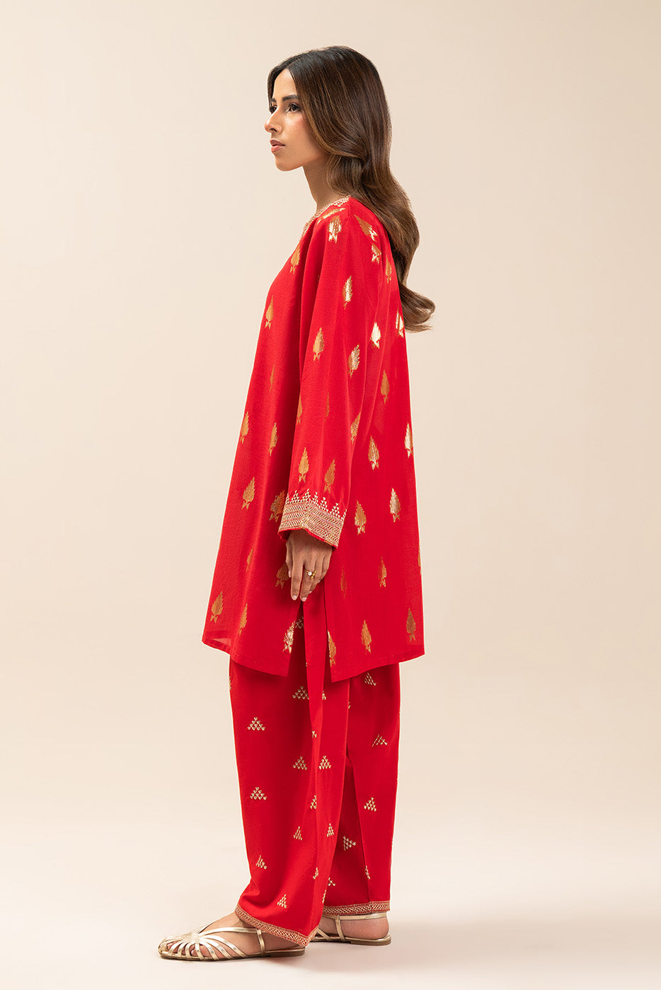 2 PIECE EMBROIDERED LUREX JACQUARD SUIT (PRET)