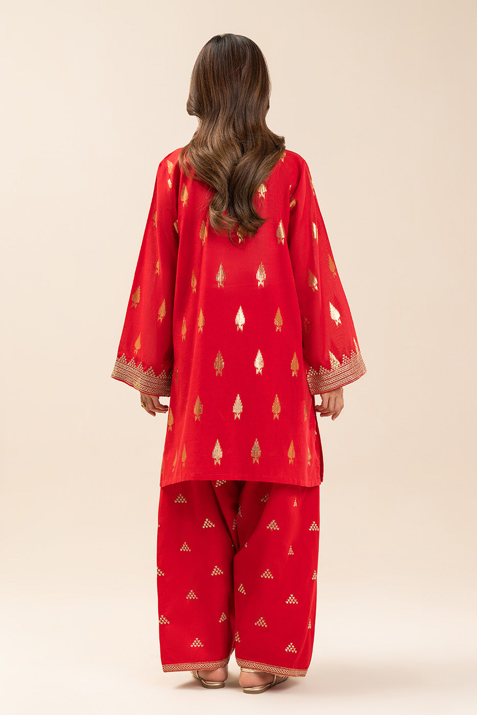 2 PIECE EMBROIDERED LUREX JACQUARD SUIT (PRET)