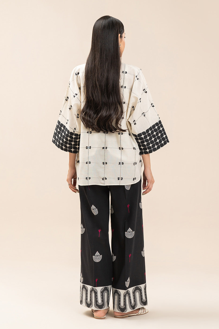 V-NECK BATWING TOP