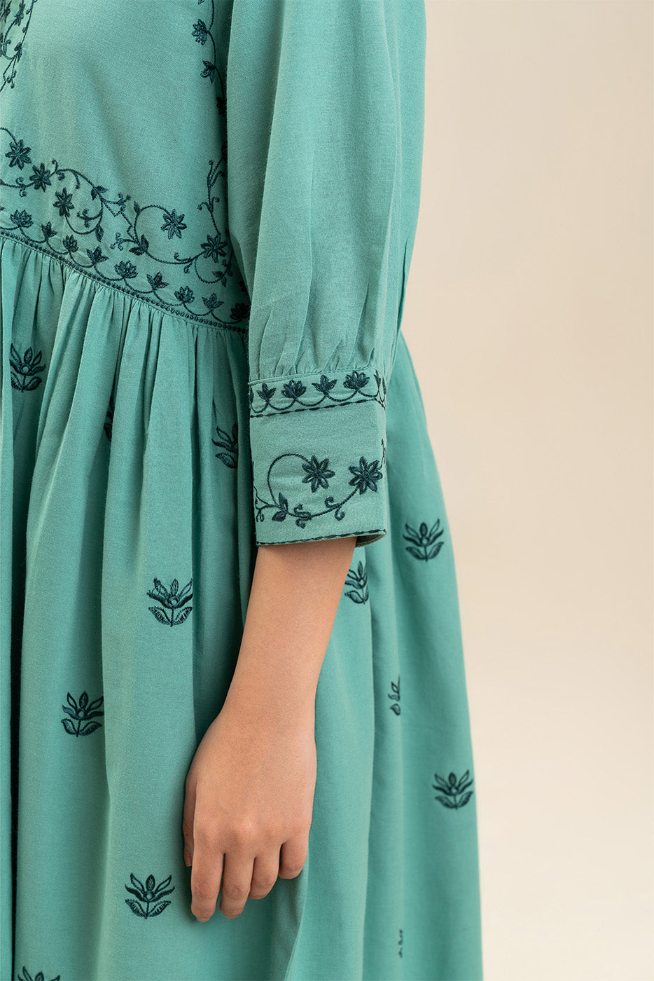 EMBROIDERED DRESS (FUSION)