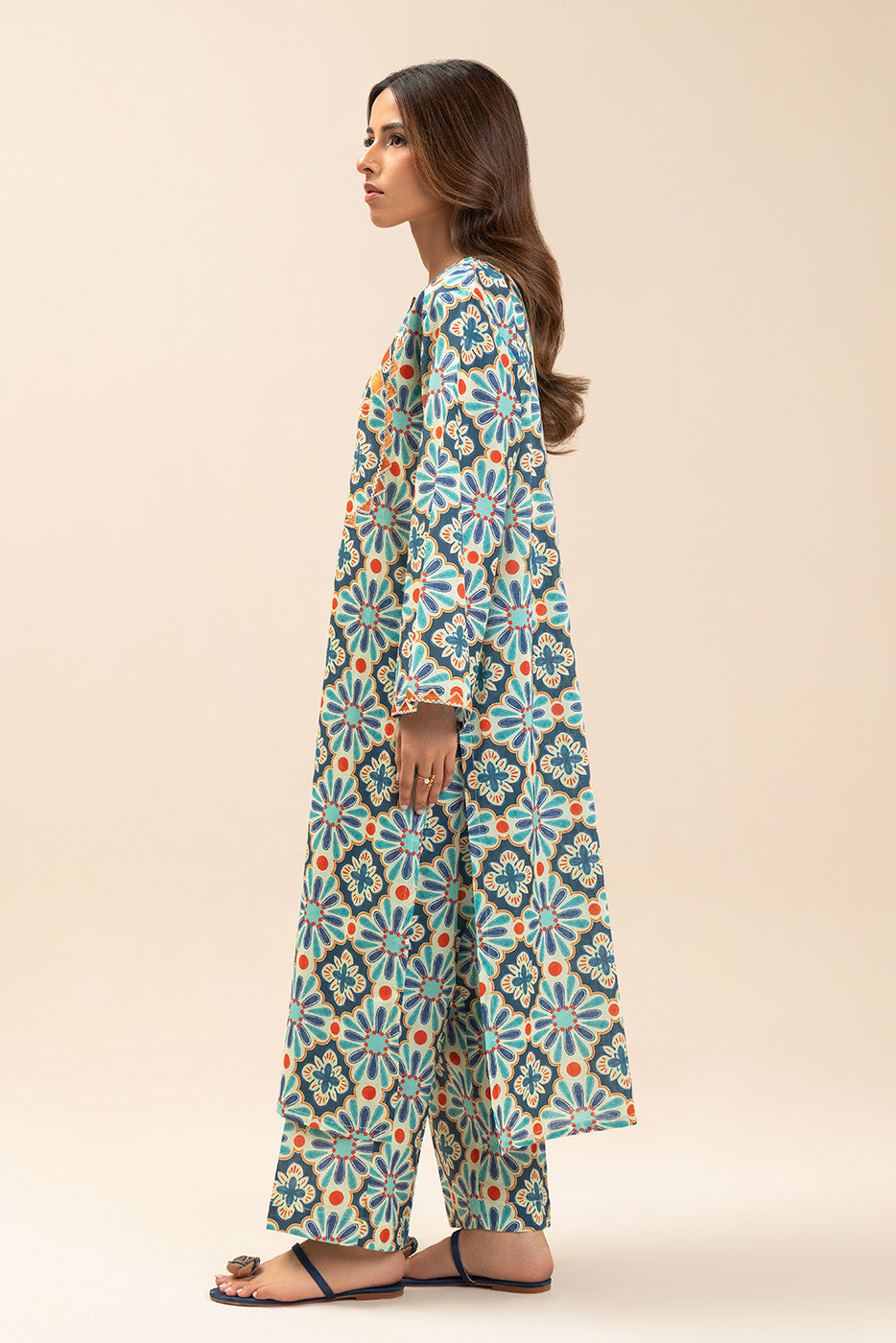 2 PIECE EMBROIDERED LAWN SUIT (PRET)