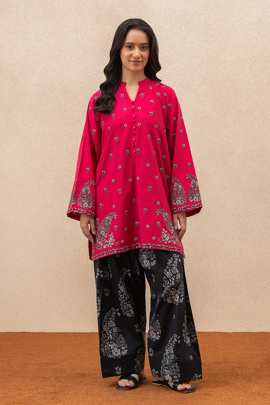 2 PIECE EMBROIDERED SLUB LAWN SUIT (FLOW)
