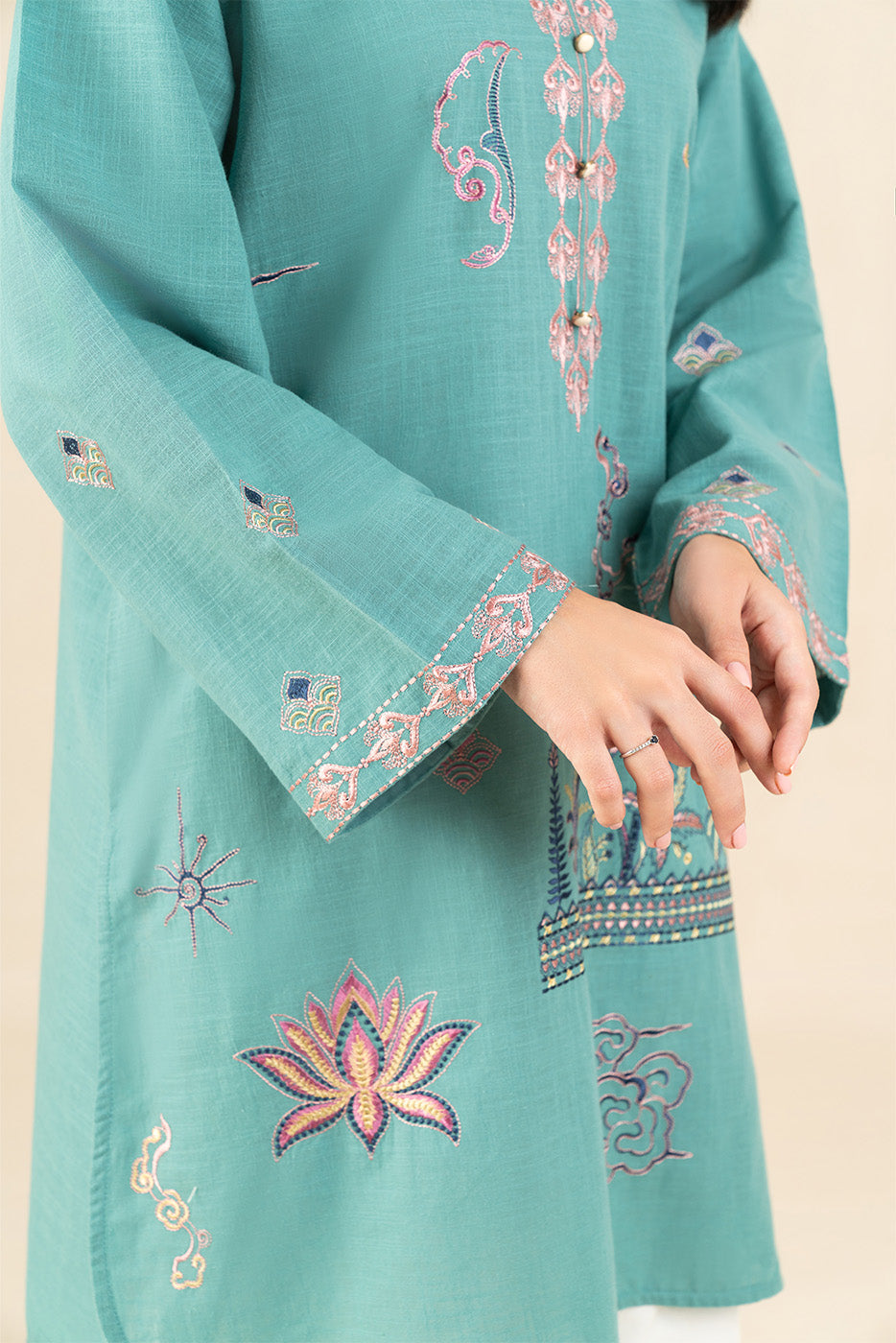 EMBROIDERED SLUB COTTON TOP (FLOW)