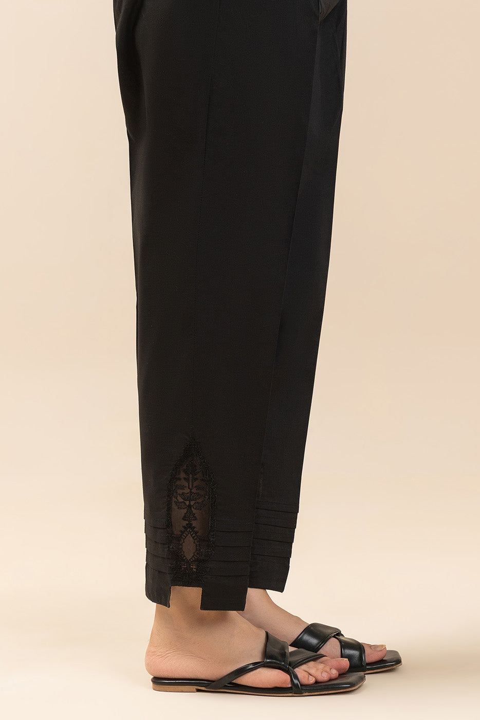 EMBROIDERED STRAIGHT PANTS