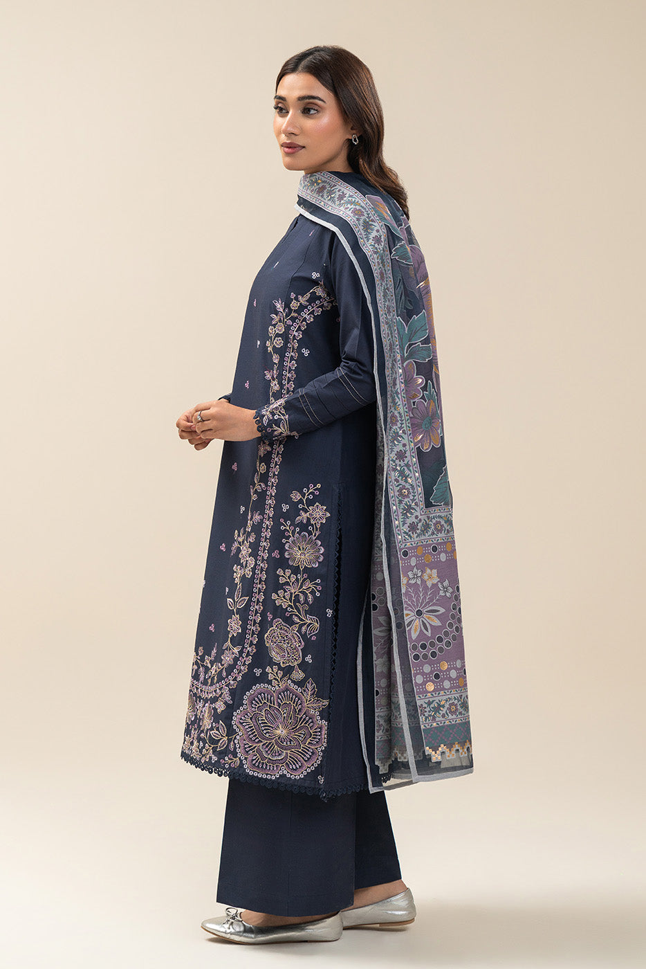 3 PIECE EMBROIDERED LAWN SUIT-FLORAL NIGHTFALL SUIT