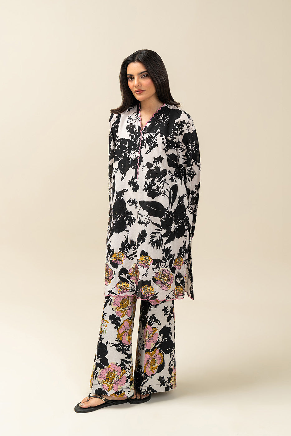 2 PIECE EMBROIDERED LAWN SUIT-MONOCHROME NOIR (UNSTITCHED)