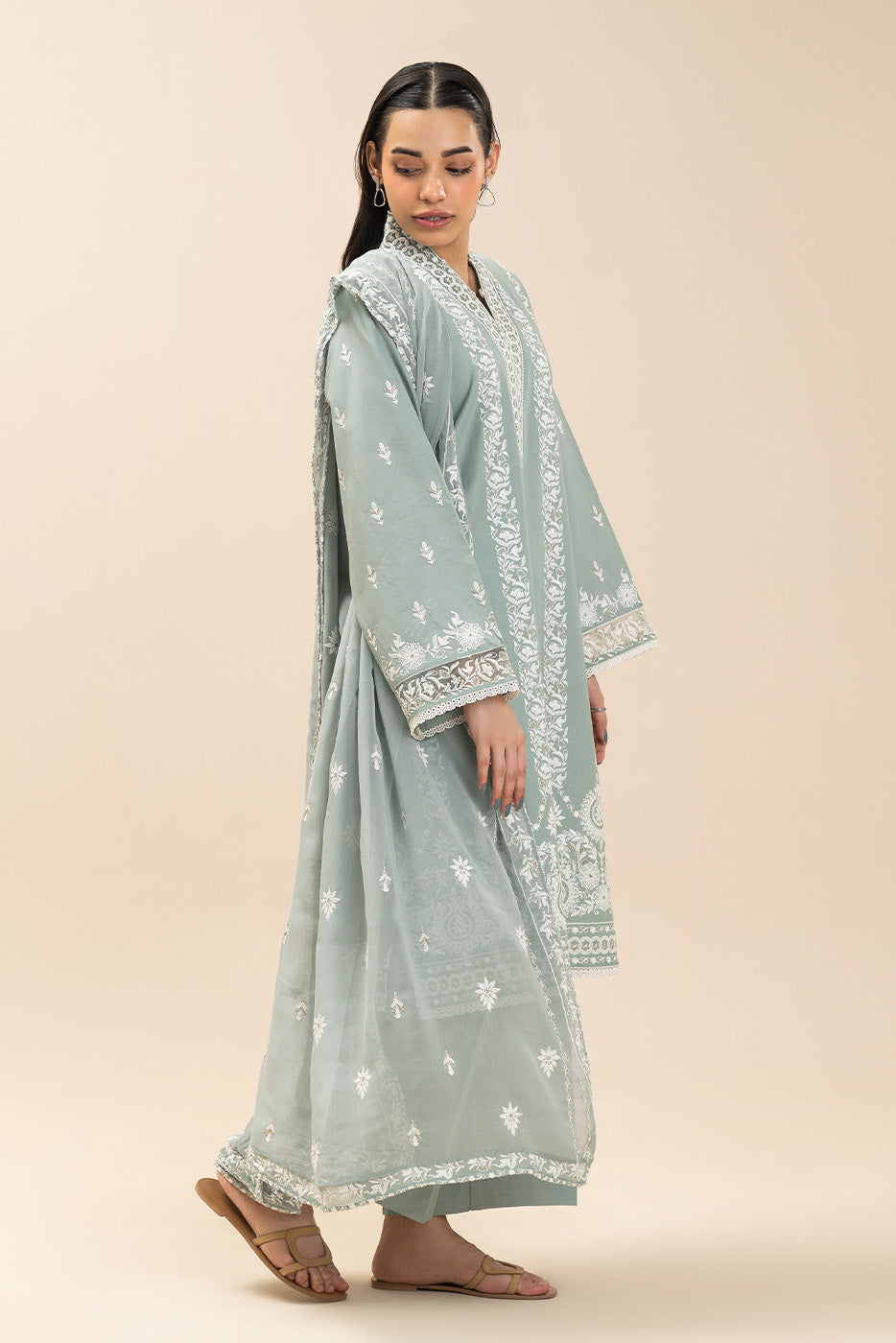3 PIECE EMBROIDERED LAWN SUIT (LUXURY PRET)