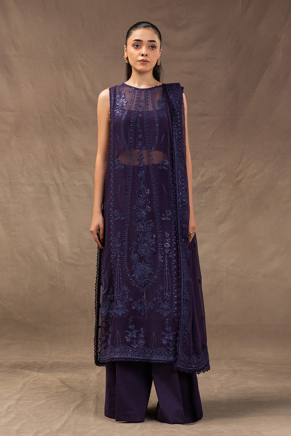 4 PIECE EMBROIDERED CHIFFON SUIT-FEMME NOIR (UNSTITCHED)