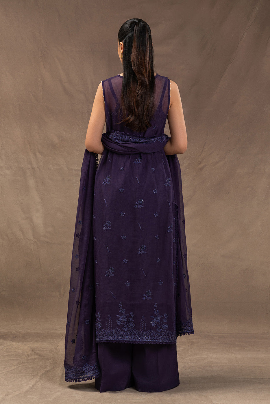 4 PIECE EMBROIDERED CHIFFON SUIT-FEMME NOIR (UNSTITCHED)