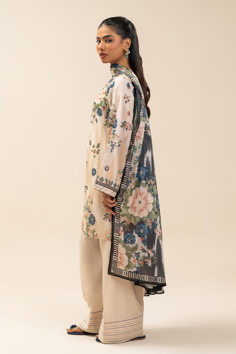 3 PIECE PRINTED LAWN SUIT-IVORY FLORET (UNSTITCHED)