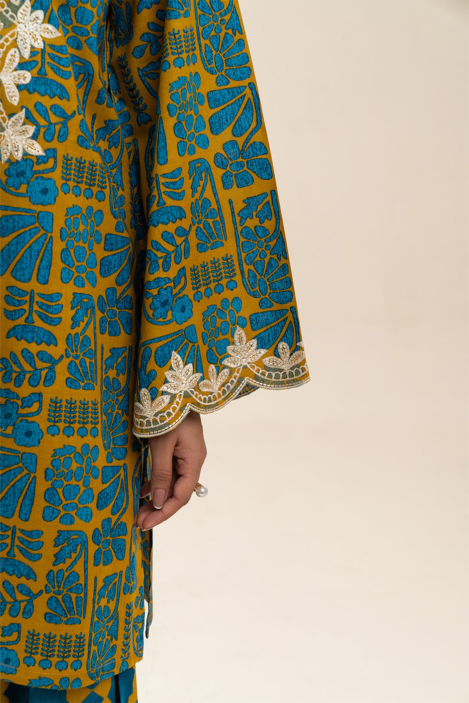 2 PIECE EMBROIDERED LAWN SUIT-AMBER MAZE (UNSTITCHED)