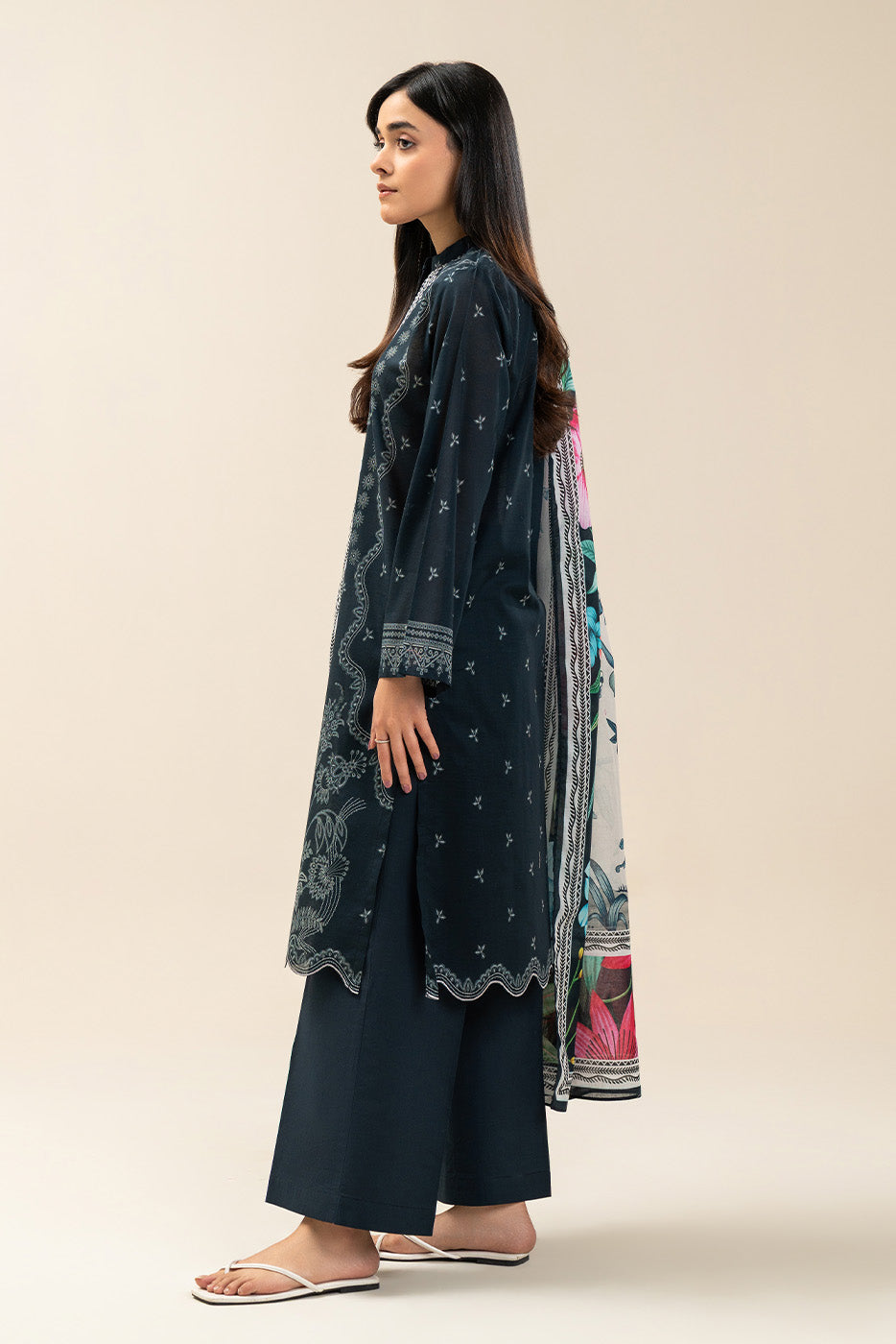 3 PIECE EMBROIDERED LAWN SUIT-VERDANT BLOOM (UNSTITCHED)
