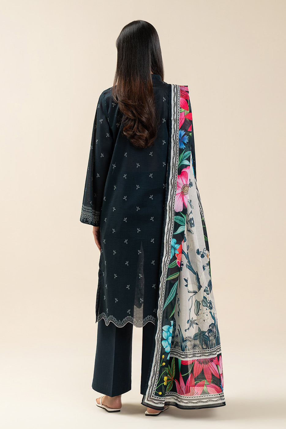 3 PIECE EMBROIDERED LAWN SUIT-VERDANT BLOOM (UNSTITCHED)
