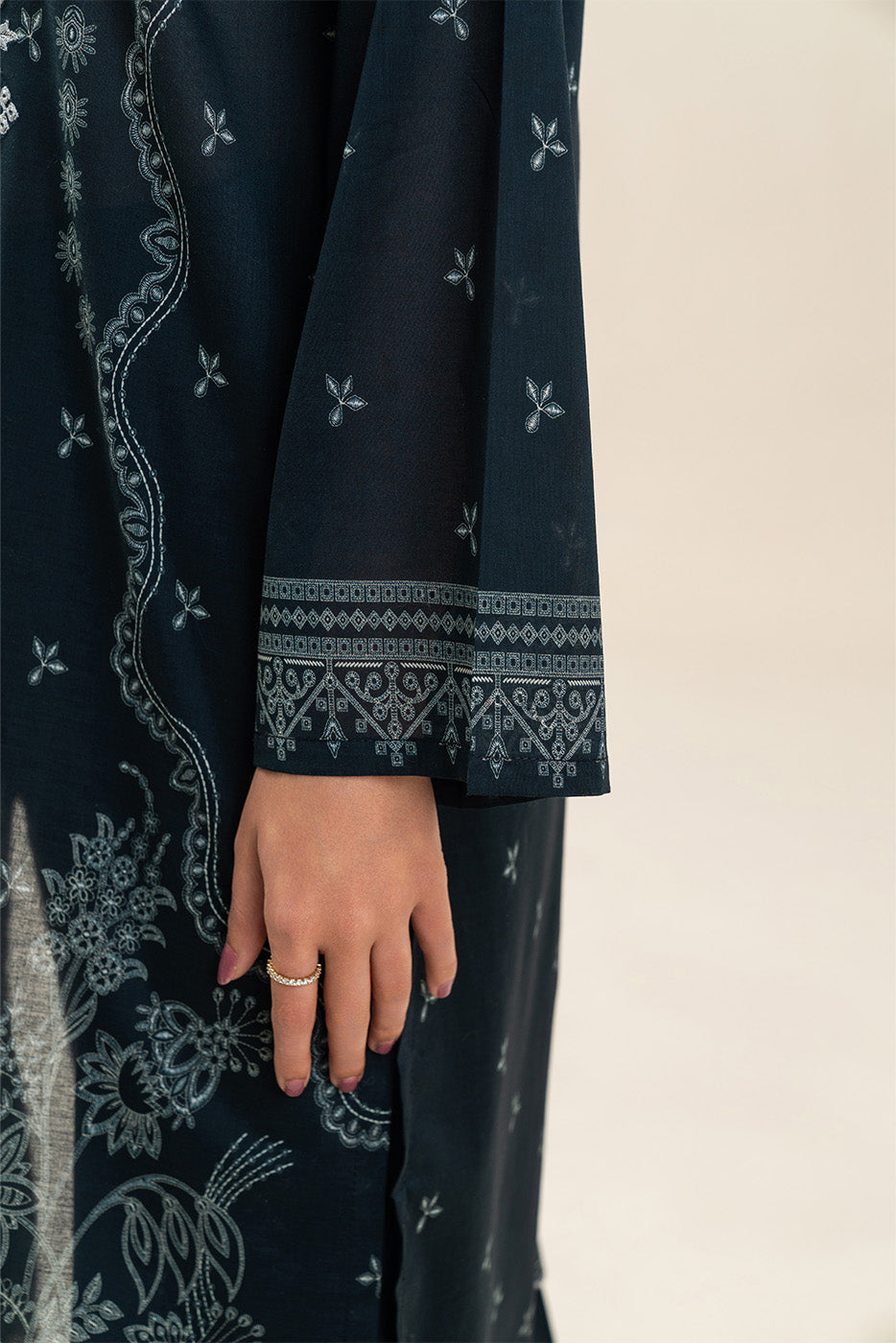 3 PIECE EMBROIDERED LAWN SUIT-VERDANT BLOOM (UNSTITCHED)