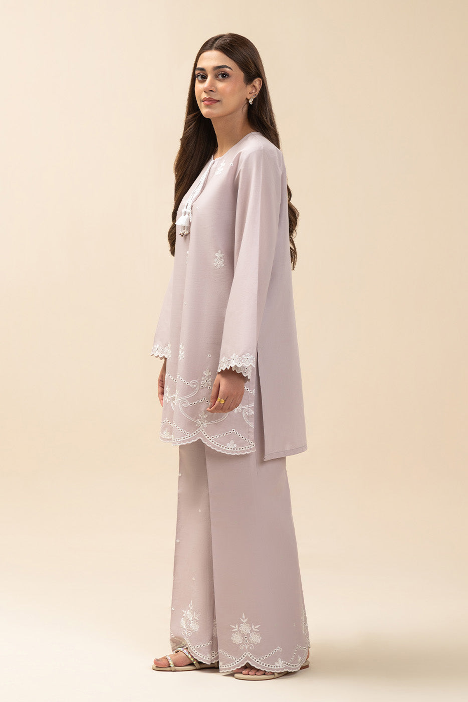 2 PIECE EMBROIDERED LAWN SUIT-MISTY LAVENDER (UNSTITCHED)