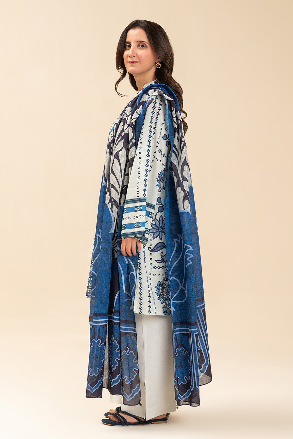 3 PICE PRINTED LAWN SUIT-MAGICIANS BLUE (UNSTITCHED)