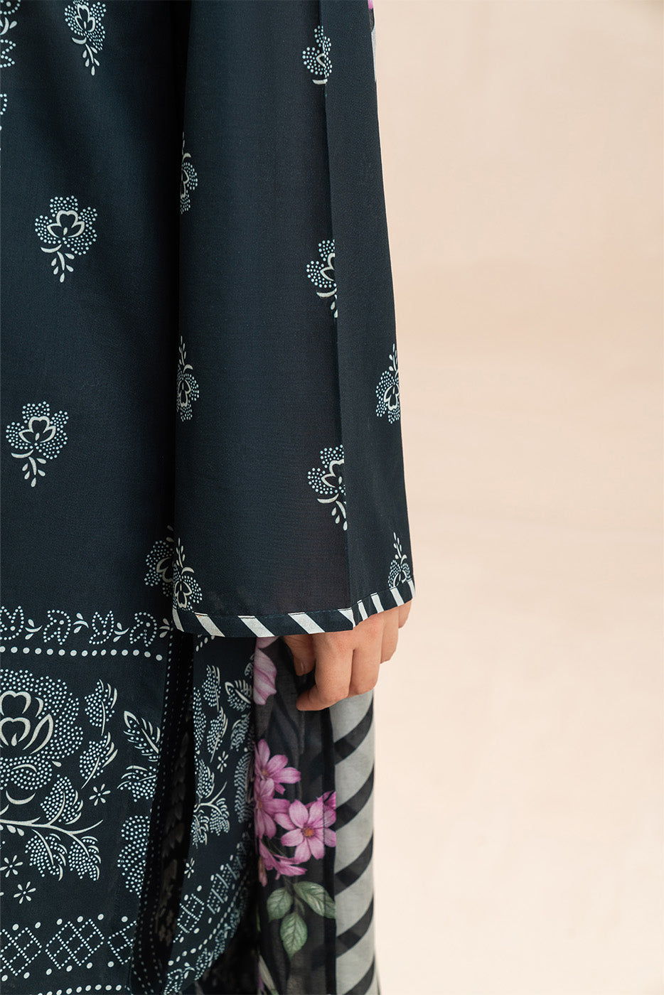 3 PIECE EMBROIDERED LAWN SUIT-NOIR VINE (UNSTITCHED)